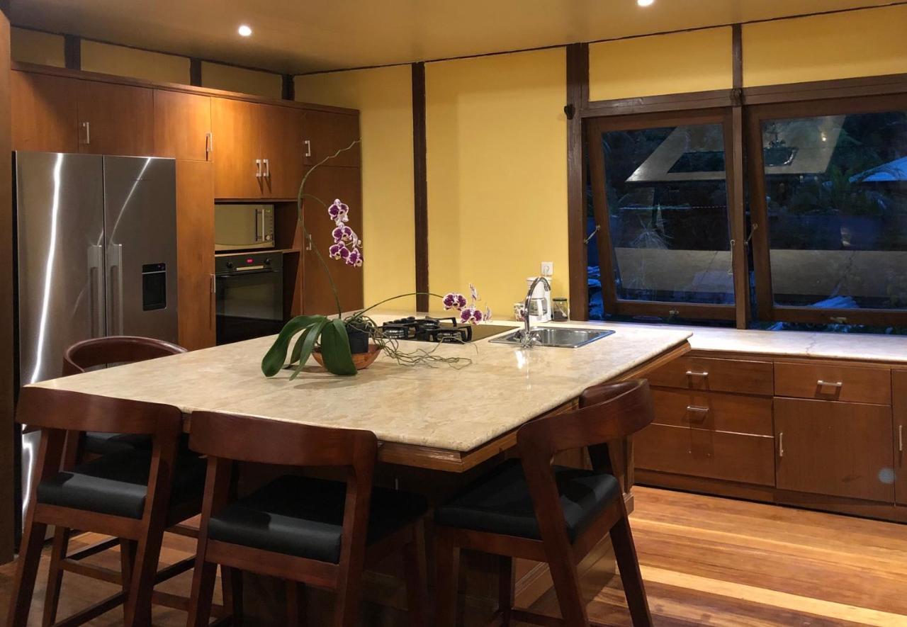 Bora Bora Waterfront Sunrise Villa Extérieur photo